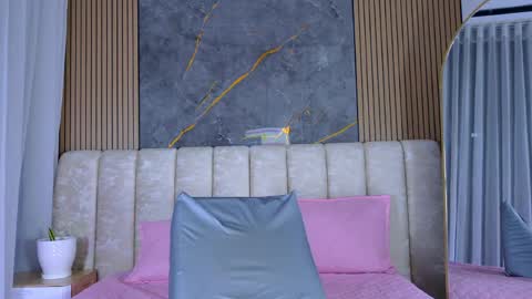 miia scoott  online show from 03-31-26, 12:16