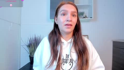 Miia 3 online show from 12-04-24, 11:30