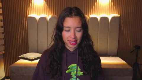 miiaa_evans1 online show from 12-21-25, 11:39