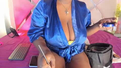 Mia collins online show from 11-05-25, 03:56