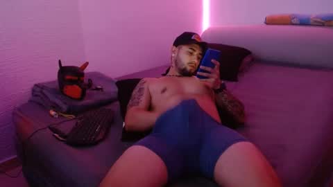 Snapshot of miialiiam0 chatting on 01-08-25, 10:48 Mia and Liam online show from 01-08-25, 10:48