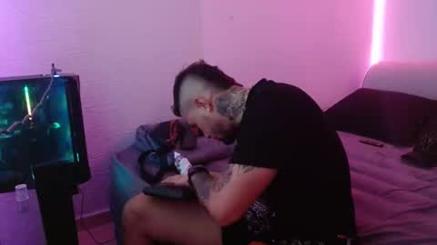 Snapshot of miialiiam0 chatting on 01-11-25, 01:27 Mia and Liam online show from 01-11-25, 01:27