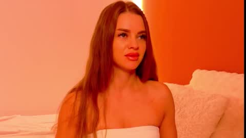 Snapshot of miirra_ chatting on 12-17-25, 05:24 Amira online show from 12-17-25, 05:24