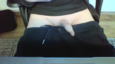 Snapshot of mik116 chatting on 02-13-25, 11:39 mik online show from 02-13-25, 11:39