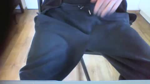 Snapshot of mik116 chatting on 09-15-25, 01:11 mik online show from 09-15-25, 01:11
