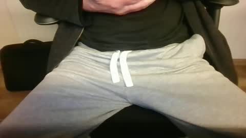 Snapshot of mik116 chatting on 10-15-25, 09:20 mik online show from 10-15-25, 09:20