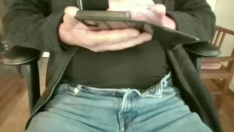 Snapshot of mik116 chatting on 10-20-25, 12:38 mik online show from 10-20-25, 12:38