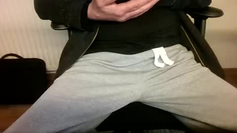 Snapshot of mik116 chatting on 10-27-25, 11:47 mik online show from 10-27-25, 11:47