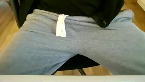 Snapshot of mik116 chatting on 11-07-25, 12:38 mik online show from 11-07-25, 12:38