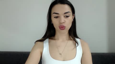 Mika online show from 01-19-26, 12:20