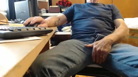 Snapshot of mike694fun chatting on 11-17-25, 03:07 mike694fun online show from 11-17-25, 03:07