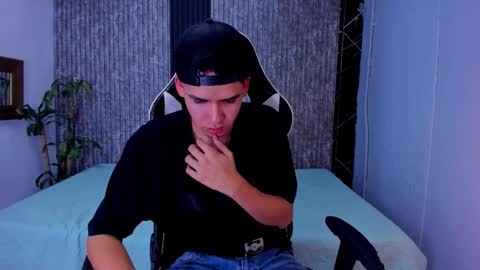 Mike 0233 online show from 10-10-25, 04:33