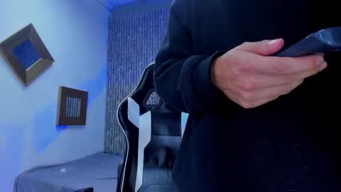 Mike 0233 online show from 12-02-25, 04:18