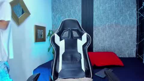 Mike 0233 online show from 01-14-26, 04:40