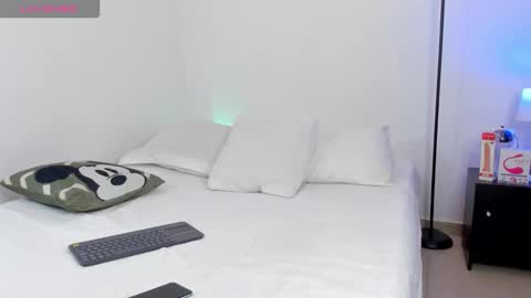 Snapshot of mike__tylor01 chatting on 10-22-25, 01:33 Mike Tylor online show from 10-22-25, 01:33