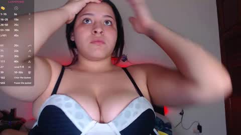 Snapshot of mike_and_bella_ chatting on 01-02-25, 09:28 bella online show from 01-02-25, 09:28