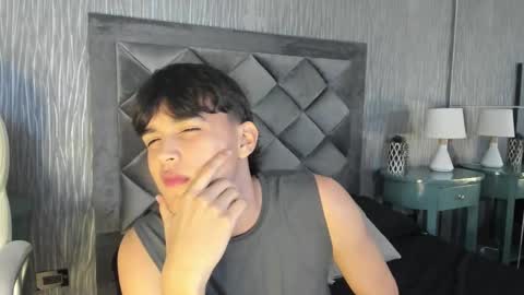 Snapshot of mike_harper_ chatting on 11-09-25, 03:27 Mike online show from 11-09-25, 03:27