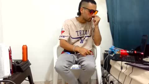 Snapshot of mike_leonrey22 chatting on 12-22-25, 12:40 mike_leonrey22 online show from 12-22-25, 12:40