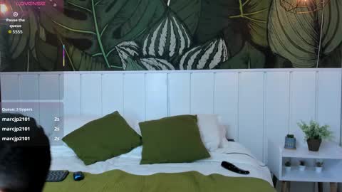 Mike Montoya online show from 12-02-25, 05:24