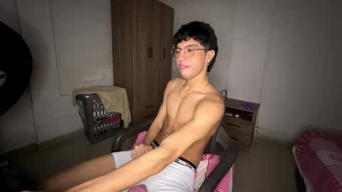 Mike Pineapple online show from 10-23-25, 03:28