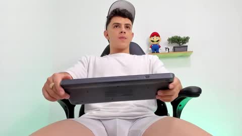 Snapshot of mikecooper_ chatting on 10-12-25, 11:26 Mike Cooper online show from 10-12-25, 11:26