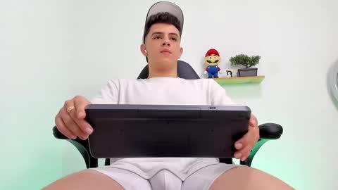 Snapshot of mikecooper_ chatting on 10-23-25, 12:32 Mike Cooper online show from 10-23-25, 12:32