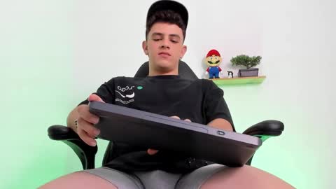 Snapshot of mikecooper_ chatting on 10-25-25, 07:16 Mike Cooper online show from 10-25-25, 07:16