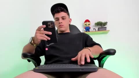 Snapshot of mikecooper_ chatting on 11-06-25, 02:01 Mike Cooper online show from 11-06-25, 02:01