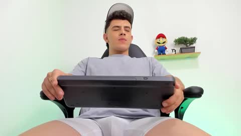 Snapshot of mikecooper_ chatting on 11-12-25, 11:03 Mike Cooper online show from 11-12-25, 11:03