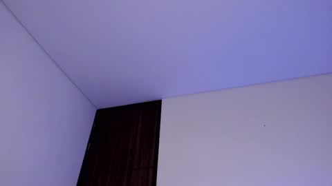 Snapshot of mikesantoss1 chatting on 09-25-25, 05:11 Mike online show from 09-25-25, 05:11