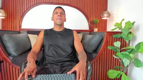 Snapshot of mikesteele_ chatting on 04-10-26, 11:59 online show from 04-10-26, 11:59