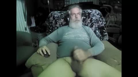 Snapshot of mikevm420 chatting on 12-16-24, 04:27 mike online show from 12-16-24, 04:27