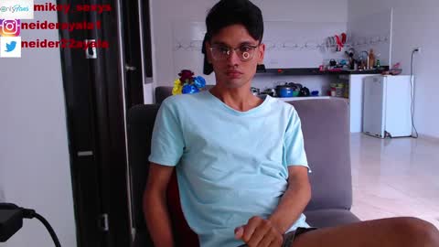 Snapshot of mikey_sexys chatting on 12-25-24, 08:17 mikey online show from 12-25-24, 08:17