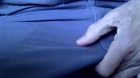 Snapshot of mikeybed chatting on 11-26-25, 09:54 mikeybed online show from 11-26-25, 09:54