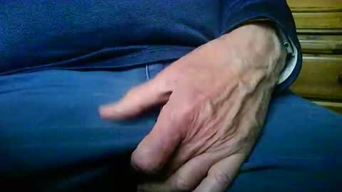 Snapshot of mikeybed chatting on 02-15-26, 02:36 mikeybed online show from 02-15-26, 02:36