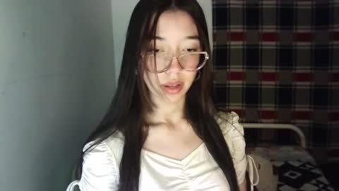 Snapshot of mikhaela_ chatting on 10-25-25, 06:21 Mikhaela online show from 10-25-25, 06:21