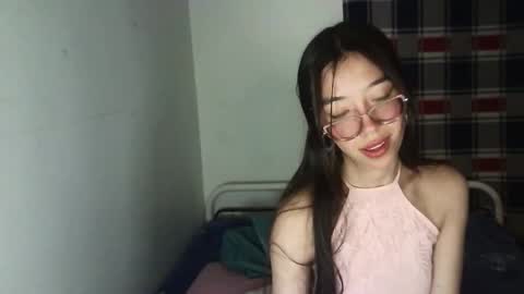 Snapshot of mikhaela_ chatting on 11-13-25, 06:01 Mikhaela online show from 11-13-25, 06:01