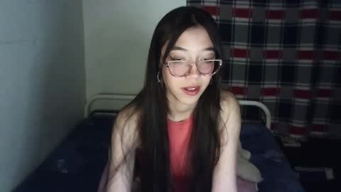 Snapshot of mikhaela_ chatting on 11-19-25, 06:02 Mikhaela online show from 11-19-25, 06:02