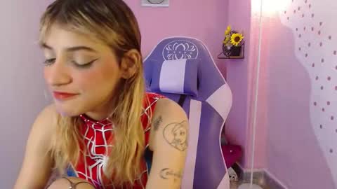 Mikka 3 online show from 10-31-25, 01:34