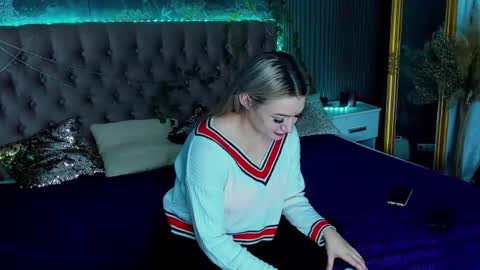 MikkiShows online show from 03-03-25, 08:43