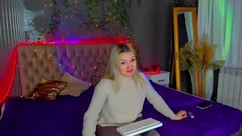 MikkiShows online show from 03-07-25, 08:22
