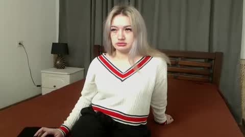 MikkiShows online show from 03-10-25, 08:04