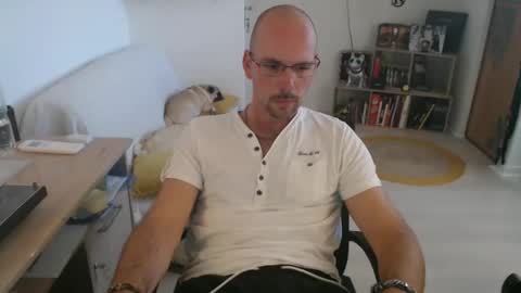 Snapshot of mikmik91 chatting on 09-18-25, 02:41 mikmik91 online show from 09-18-25, 02:41