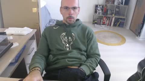 Snapshot of mikmik91 chatting on 10-16-25, 09:54 mikmik91 online show from 10-16-25, 09:54