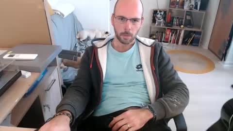 Snapshot of mikmik91 chatting on 11-17-25, 11:27 mikmik91 online show from 11-17-25, 11:27