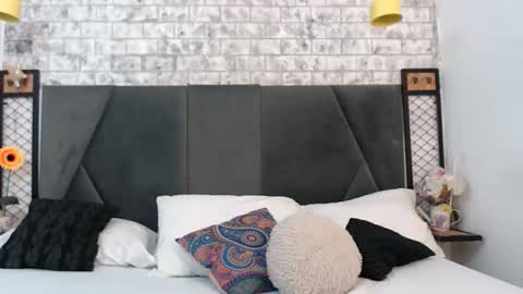 mila_adamss online show from 12-18-25, 10:32