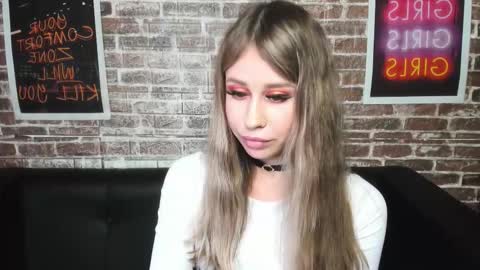 Snapshot of mila_camilla chatting on 09-27-25, 01:54 Camilla online show from 09-27-25, 01:54