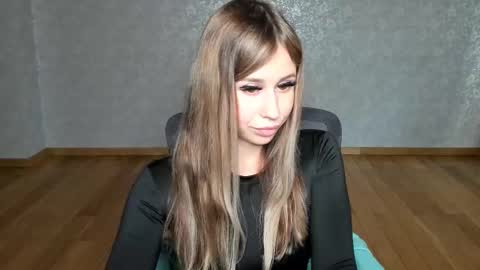 Snapshot of mila_camilla chatting on 09-29-25, 02:49 Camilla online show from 09-29-25, 02:49