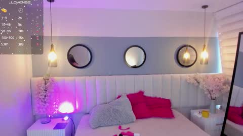 mila_hank online show from 10-22-25, 01:22