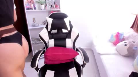 Mila online show from 10-30-25, 08:09